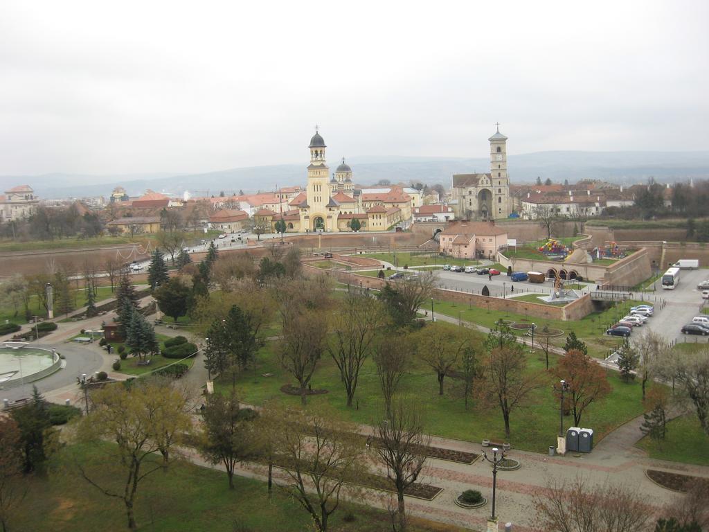 Panoramic Apartment Alba Iulia Buitenkant foto