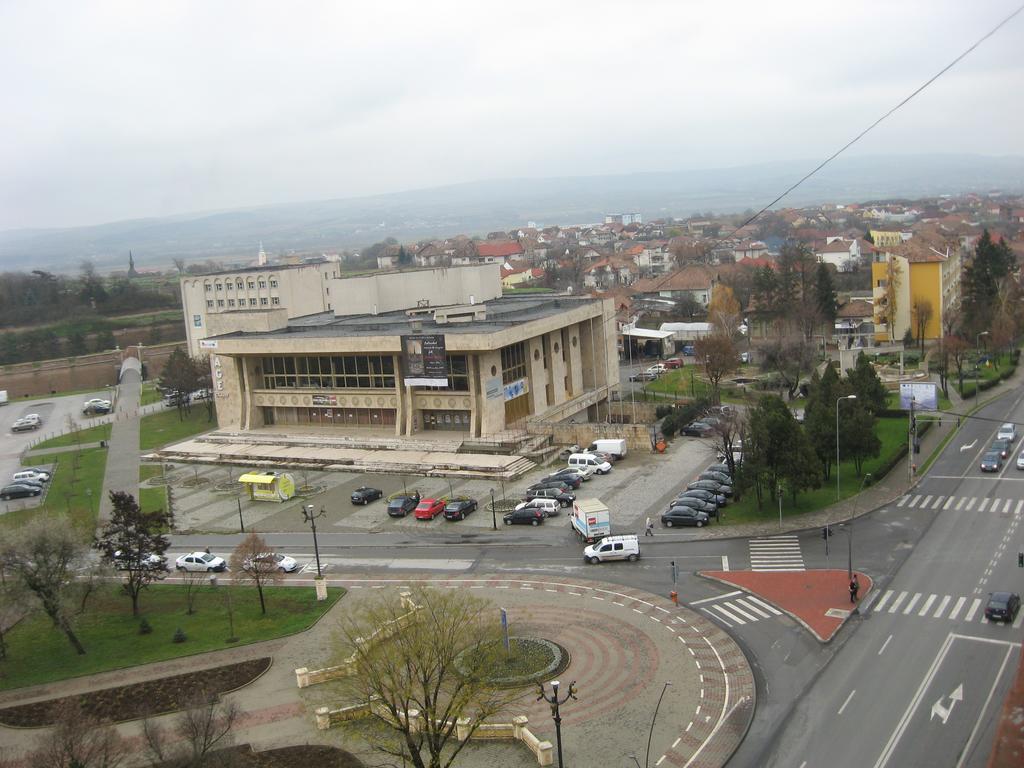 Panoramic Apartment Alba Iulia Buitenkant foto