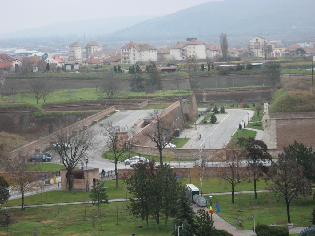 Panoramic Apartment Alba Iulia Buitenkant foto