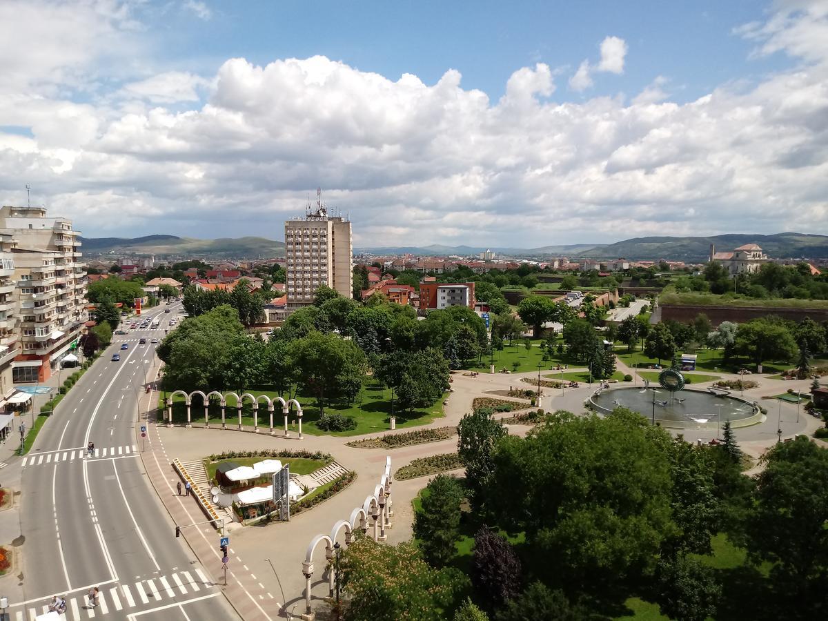 Panoramic Apartment Alba Iulia Buitenkant foto